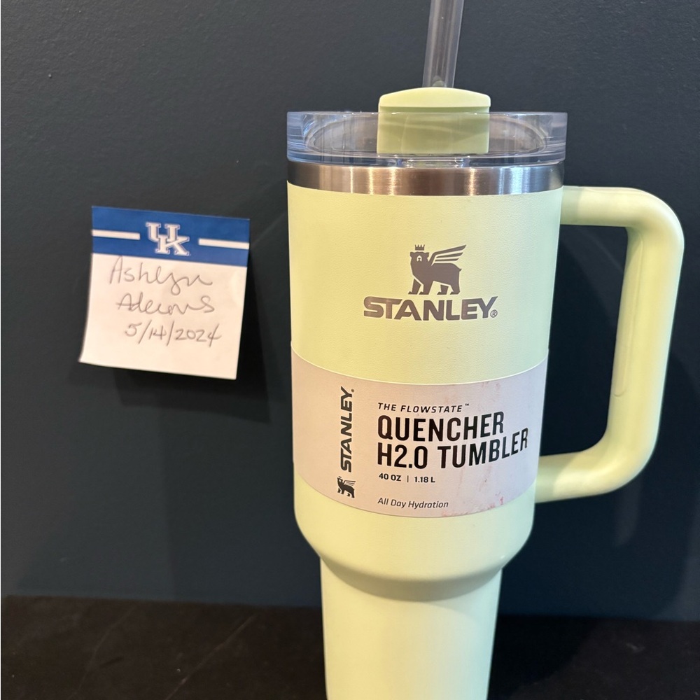 Stanley 40oz Pale Lime Quencher nwt